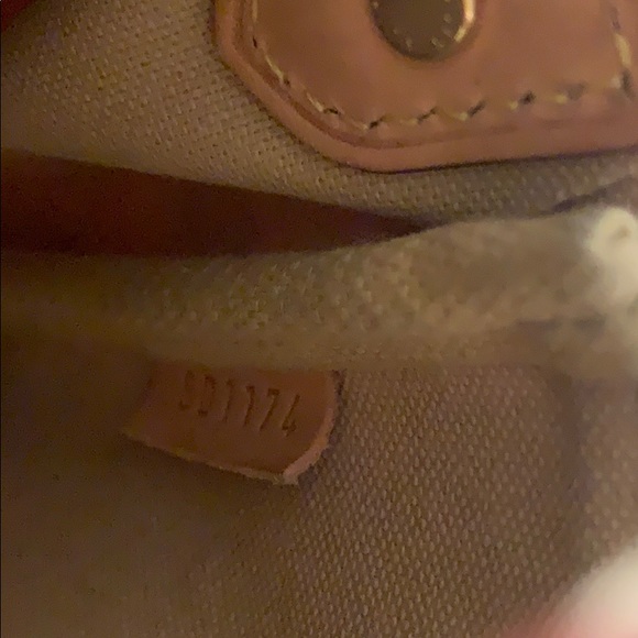 Louis Vuitton Favorite MM - Picture 8 of 8